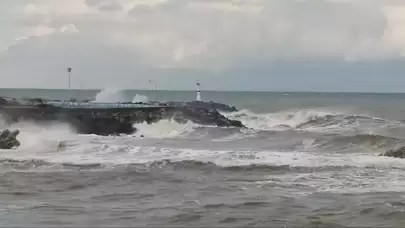 Trabzon'da facia! Dalgalara kapılan 2 kişi kayboldu