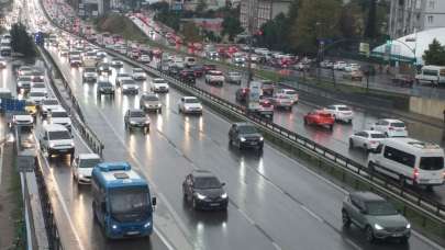 İstanbul'da sağanak etkili: Trafik yoğunluğu yüzde 80'e çıktı