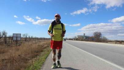 Fransa’dan yola çıkan koşucu, koşa koşa Adana’daki maratona gidiyor