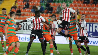 Alanyaspor evinde 3 puanı 3 golle aldı