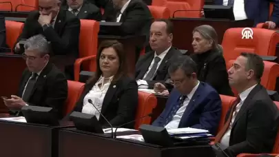 Özgür Özel, TBMM’de ‘terörle mücadele’ oturumunda uyukladı!