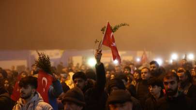 Türkiye deprem şehitlerini anıyor: Asrın felaketinden asrın dayanışmasına