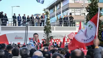 Kirli ittifakın fotoğrafı! İmamoğlu mitinginde DEM Parti bayrakları sallandı