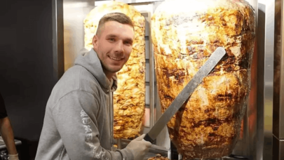 Poldi, dönerden voleyi vurdu