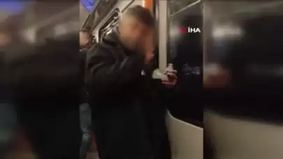 İstanbul'da metroda hayrete düşüren görüntü! Bu kadarı da pes dedirtti