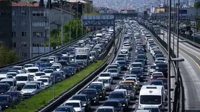 İstanbul’da bayram yoğunluğu: Trafik kilitlendi vatandaş sahile akın etti!