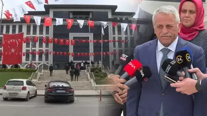 Belediye önünde CHP'ye ''jakuzi'' tepkisi: İftirayla ahlaksızlıkla bir yere varamazlar