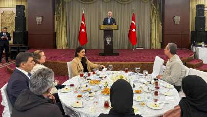 İstanbul Valisi Gül, kentteki Gazzelilerle iftar sofrasında buluştu