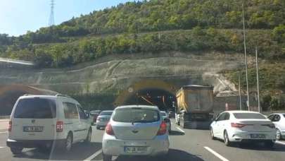 Kuzey Marmara Otoyolu'nda meydana gelen kaza trafiği felç etti