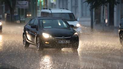 Kars ve Erzurum'da sağanak ve dolu etkili oldu