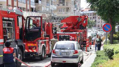 İzmir'de bulunan AVM'deki yangın paniğe sebep oldu