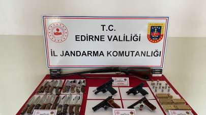 Edirne'de 4 tabanca, 1 av tüfeği ve 23 kasatura ele geçirildi