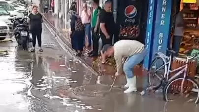 Gelibolu'da şiddetli yağış: Cadde ve sokaklar sular altında!