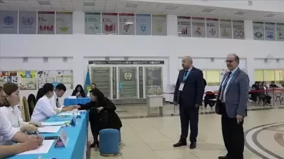 Kazakistan'da kritik referandum: Kazaklar nükleer enerjiye evet dedi!