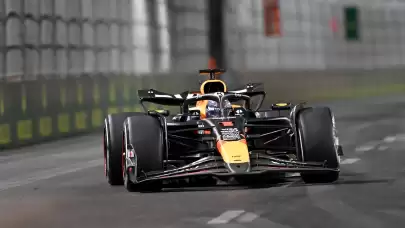 Üst üste 4. şampiyonluk: Verstappen Formula 1 tarihine geçti!