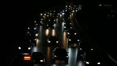 İstanbul'da akşam saatlerinde trafik yoğunluğu yaşanıyor