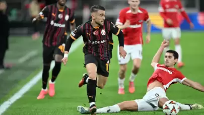 Galatasaray geri düştüğü AZ Alkmaar deplasmanından beraberlikle ayrıldı