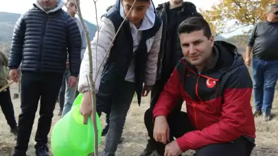 Ülkü Ocakları Genel Başkanı Yıldırım, Ülkücü Şehitler Anıtı'na çınar ağacı dikti