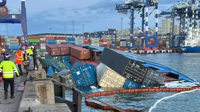 İstanbul'da konteyner gemisi yan yattı! O anlar kameraya böyle yansıdı