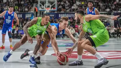 Basketbol Süper Ligi’nde Tofaş, Anadolu Efes’i yenerek namağlup liderliğini sürdürdü