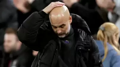 Pep Guardiola'nın kabusu sürüyor! Manchester City, iki kez geri düştüğü maçtan beraberlikle ayrıldı.