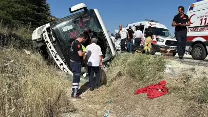 Kütahya'da yolcu otobüsü devrildi