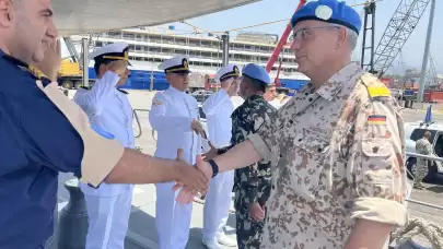 TCG Bandırma gemisi Beyrut Limanı'nda