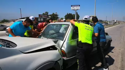 Hatay'da zincirleme kaza: 4 araç birbirine girdi!