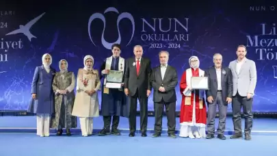 Cumhurbaşkanı Erdoğan, torununun mezuniyet törenine katıldı! Diplomasını dedesi verdi