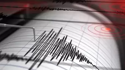 Mersin'den korkutan deprem! Vatandaşlar sokağa indi