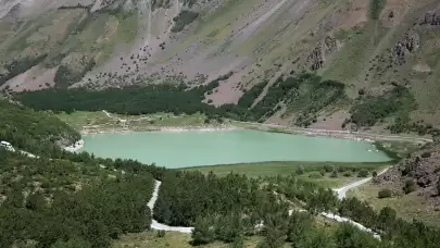 Dev krater gölü Nemrut, bayramda doğaseverlerin gözdesi oldu