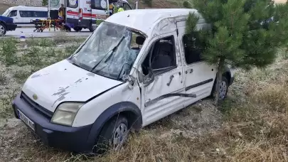 Kontrolden çıkan araç tarlaya uçtu: 2 çocuk dahil 7 kişi yaralandı