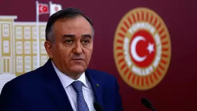 MHP’li Akçay: Teröristlerin elini öpen değil eli öpülen bir lider olmanın önemini Özgür Özel anlayamaz!