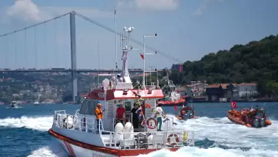 Kıyı Emniyeti, şehit ve gaziler anısına deniz araçlarıyla Boğaz'da saygı seyri yaptı