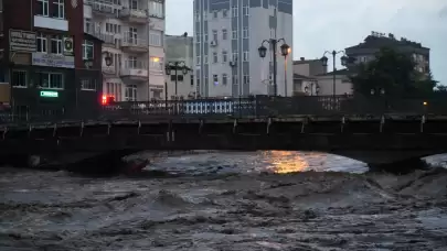 Taşma sınırına gelen Terme Çayı korkuttu! Samsun valisinden açıklama geldi