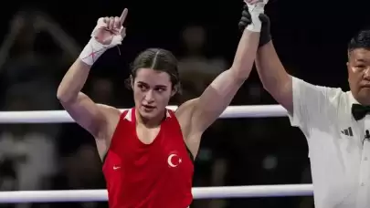 Milli boksör Esra Yıldız Kahraman, Paris 2024'te son 16'da