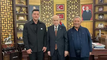 Mesut Özil, MHP Lideri Bahçeli'yi ziyaret etti