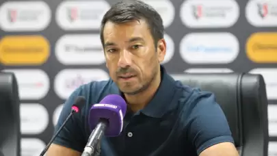 Van Bronckhorst: İstanbul’a galibiyetle döndüğümüz için mutluyuz