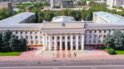 Kırgızistan'daki hükûmet binası bakanlıklara devredildi