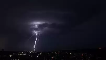 Meteoroloji saat verdi! 3 il için gök gürültülü sağanak yağış uyarısı