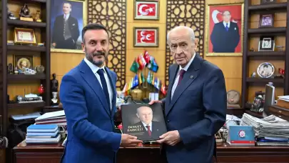 MHP lideri Devlet Bahçeli'den özel kalem ekibine anlamlı hediye