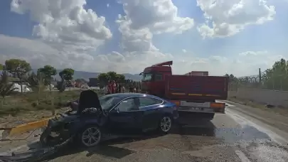 Konya'da otomobil ile tır çarpıştı: 2 yaralı