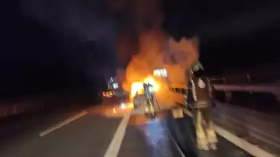 Çekmeköy'de seyir halindeki otomobil küle döndü