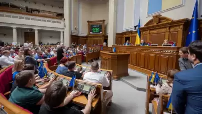 Ukrayna'da bakanlar peş peşe istifa ediyor