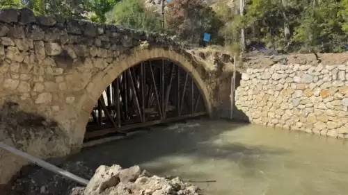 Hacılar Köprüsü restore ediliyor: Hasarlı köprü yeniden hayata dönüyor