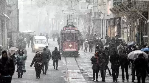 Meteoroloji tarih verip uyardı! İstanbul'a kar geliyor