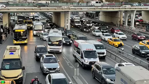 İstanbul trafiği durma noktasına geldi