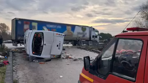 Balıkesir’de öğrenci servisi TIR’la çarpıştı: 8’i ağır 26 yaralı