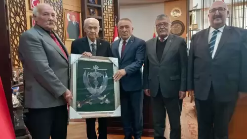 Alevi camiasından MHP Lideri Devlet Bahçeli'ye ziyaret