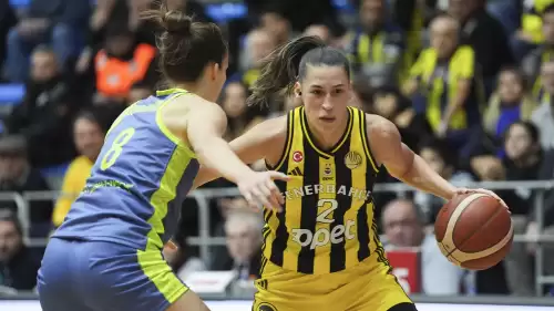 Fenerbahçe Opet, ikinci tura galibiyetle başladı